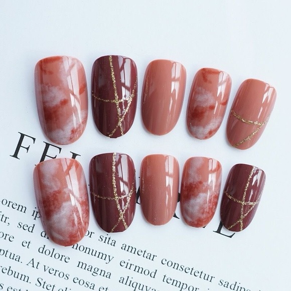 Beautiful Press-on Nails for women - Picture 2 of 2